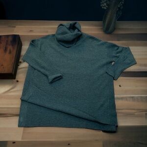 FRENCH CONNECTION SIZE LARGE TURTLENECK